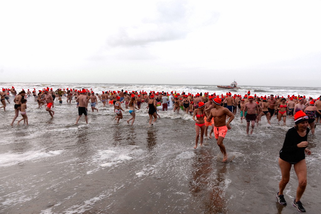 ../Images/Nieuwjaarsduik Nederzandt 2018 065.jpg